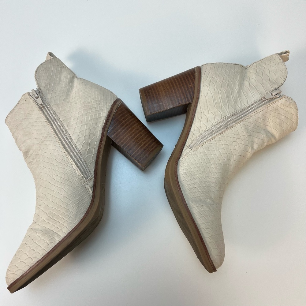 Mia Erik Snake Embossed Ankle Boots Women's Neutral Block Heel Western Chic 9.5